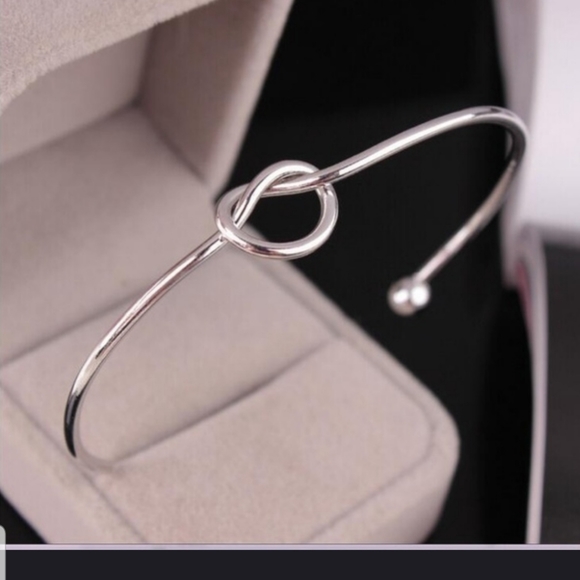 Pretty knotted Womens bangle in SILVER - Picture 2 of 5